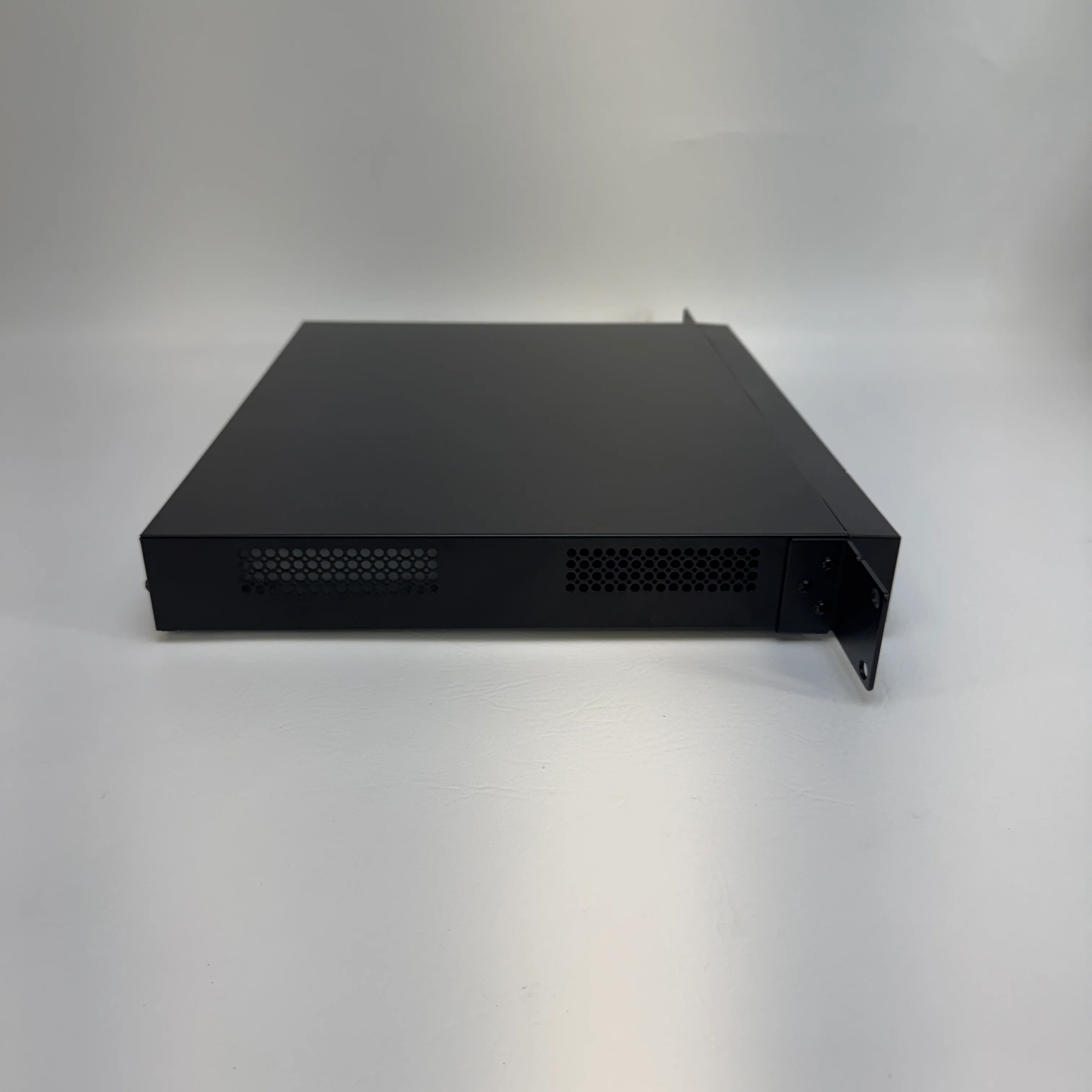 Hikvision Network Video Recorder ERI-K216-P16 - Image 4