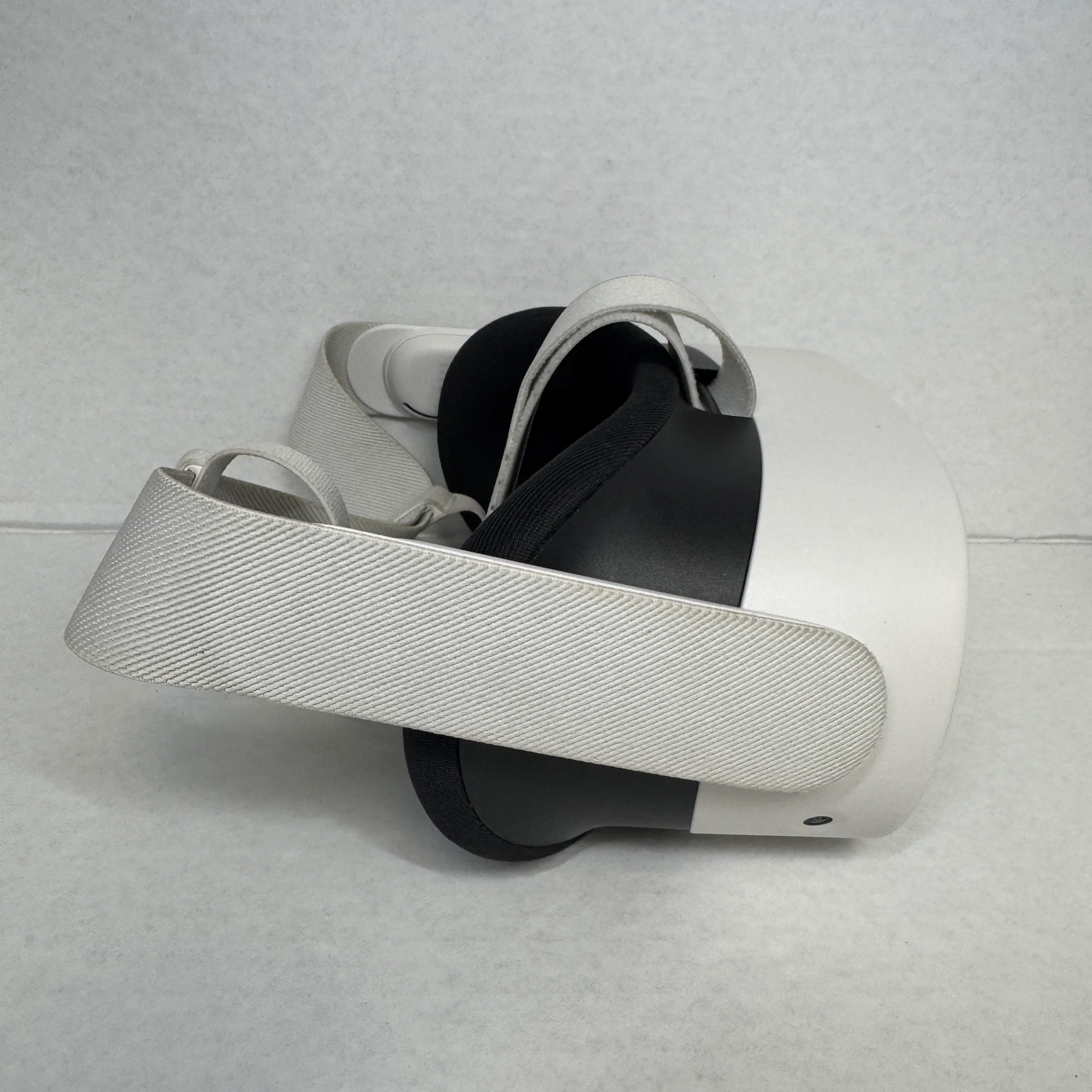 Meta Quest 3S 128GB Standalone All-in-One VR Headset P97 - Image 3