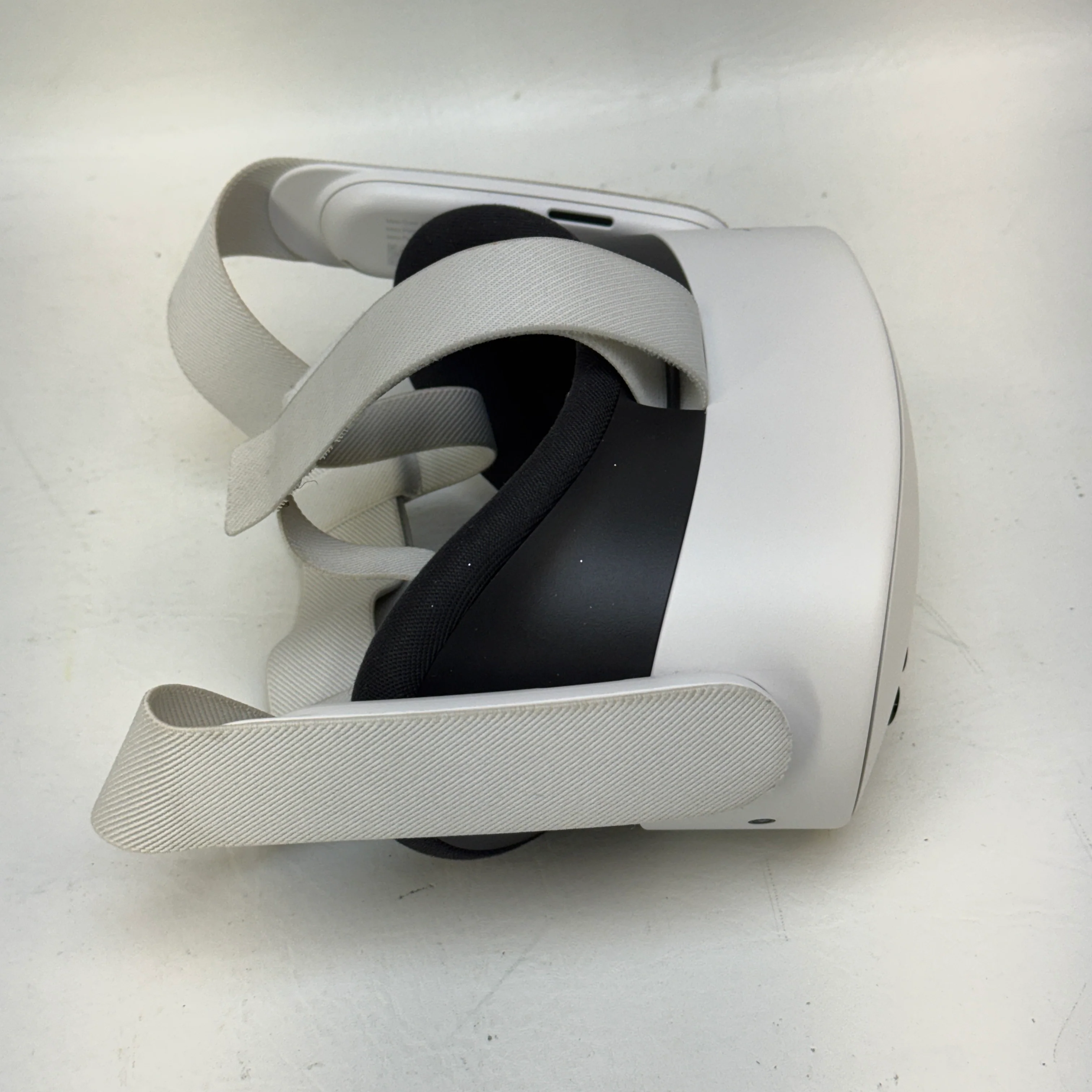 Meta Quest 3S 128GB Standalone All-in-One VR Headset P97 - Image 5