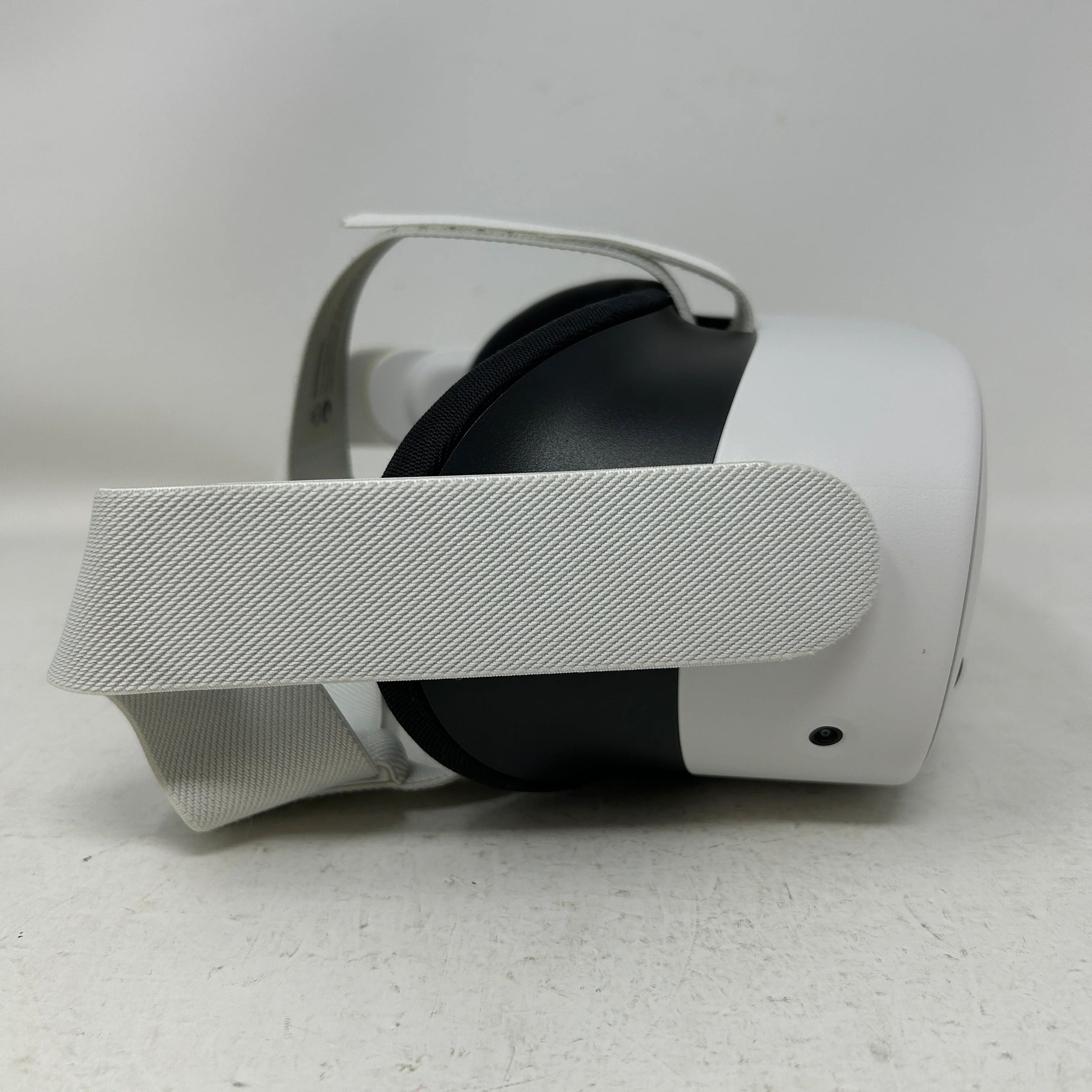 Meta Quest 3S 128GB Standalone All-in-One VR Headset P97 - Image 4