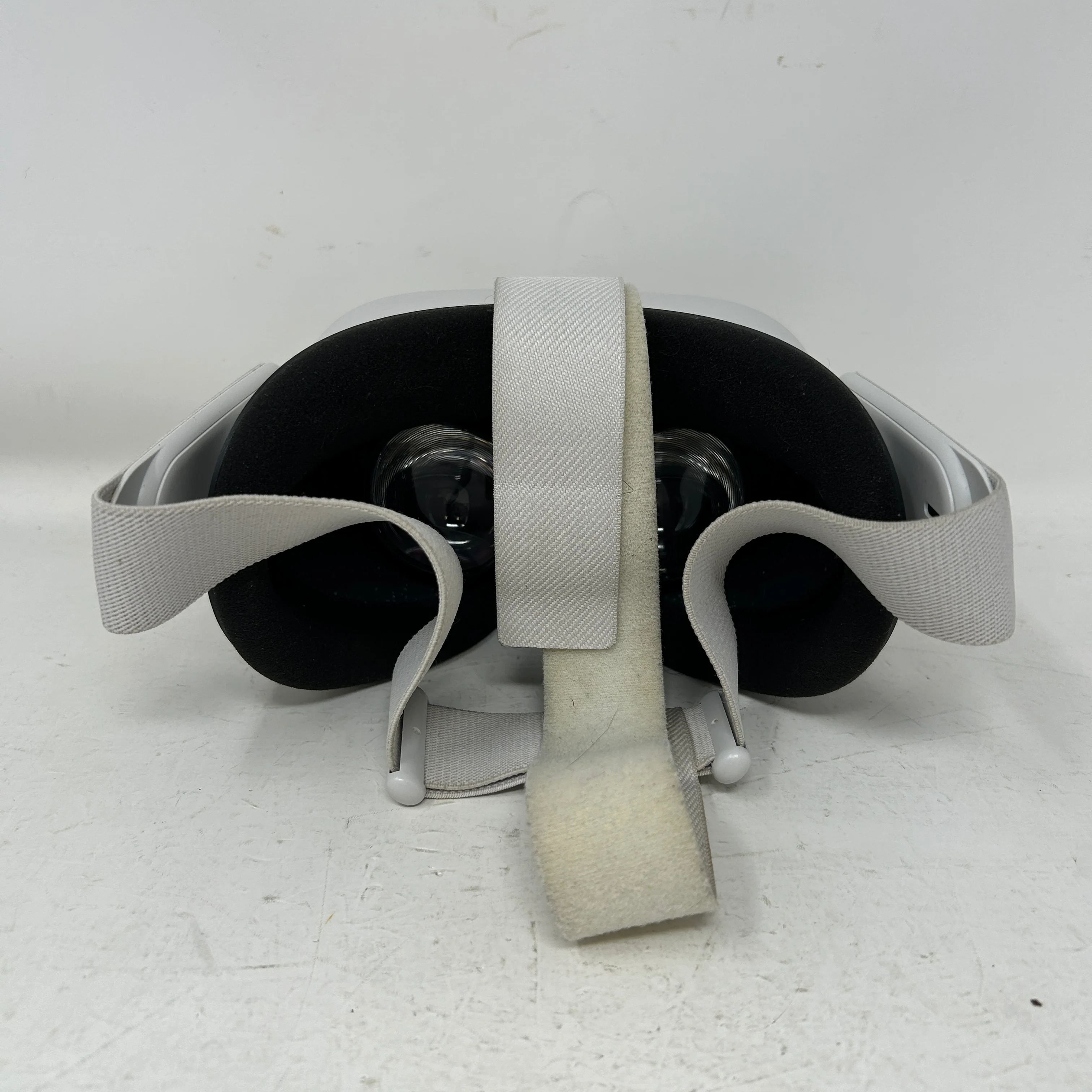 Oculus Quest 2 64GB Standalone All-in-One VR Headset KW49CM - Image 6