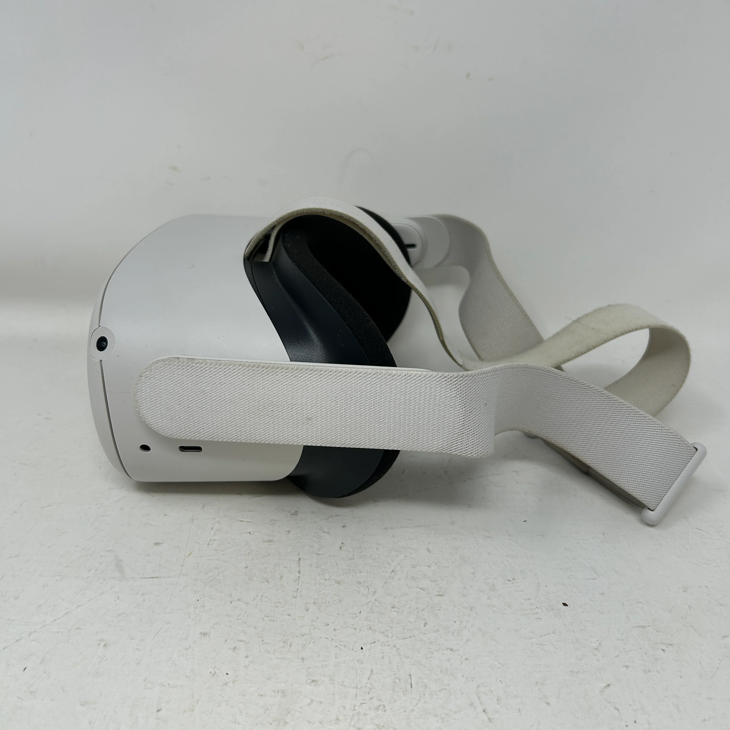 Oculus Quest 2 64GB Standalone All-in-One VR Headset KW49CM - Image 7